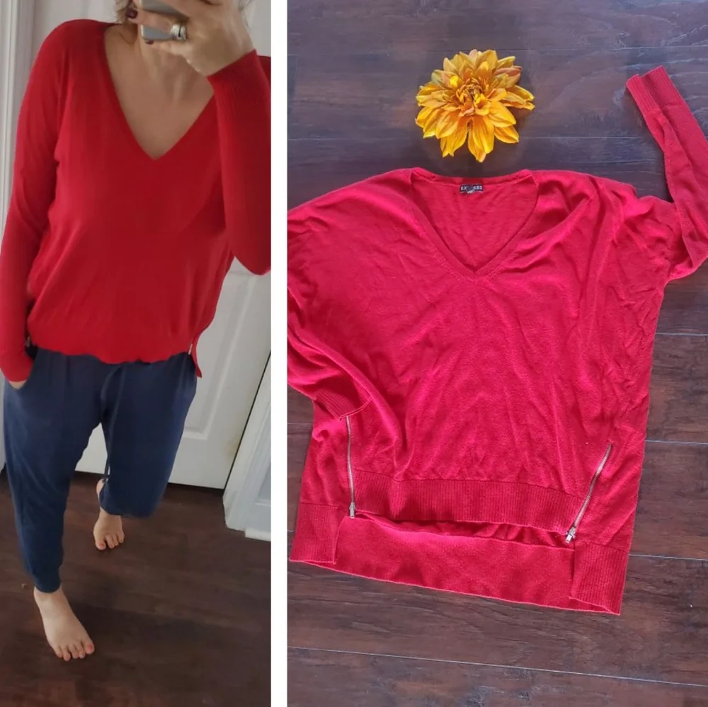 EXPRESS VNECK RED SWEATER 🧣🧣